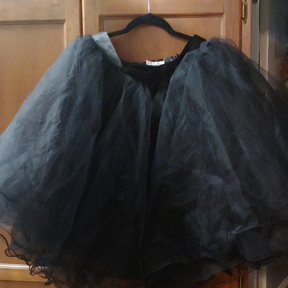 Black Tuell Skirt - Picture 4 of 9